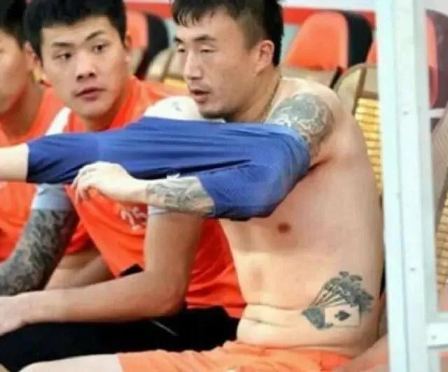 中国男足为什么踢不进世界杯,为什么中国男足踢不过日本韩国