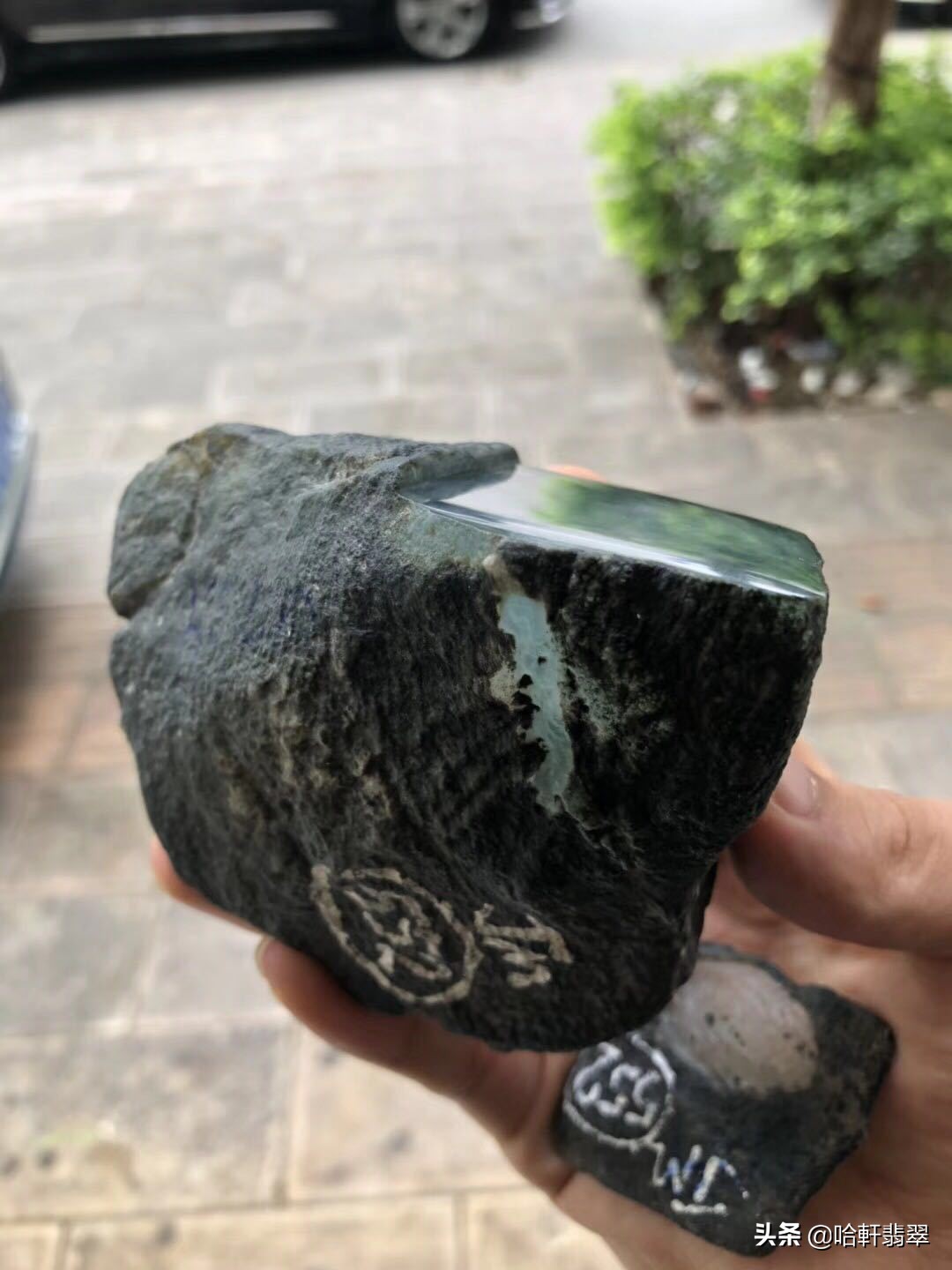 翡翠原石流氓开窗,翡翠原石开流氓窗是什么意思