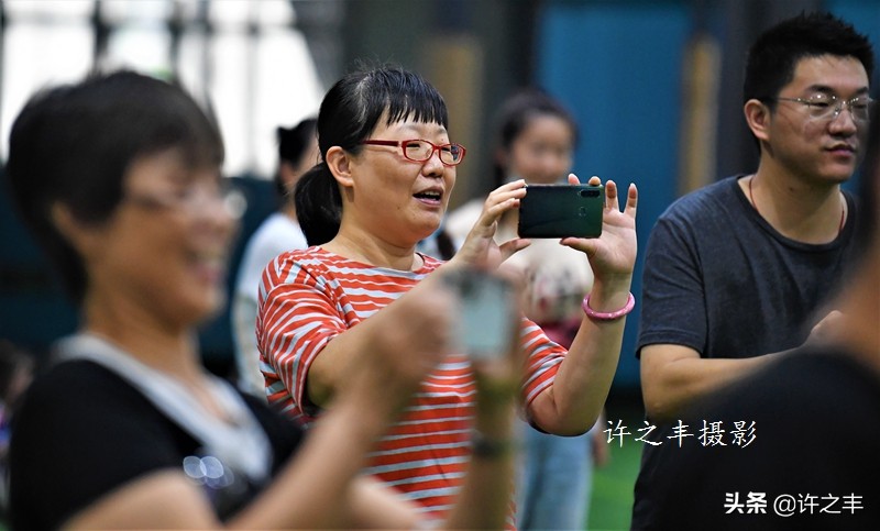 《首都抗疫医护人员亲子“同心公益”足球赛》