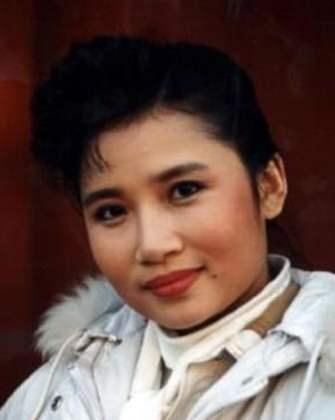 歌手李娜57岁了,出家前1月还在推广民族音乐,曾有两段悲伤恋情