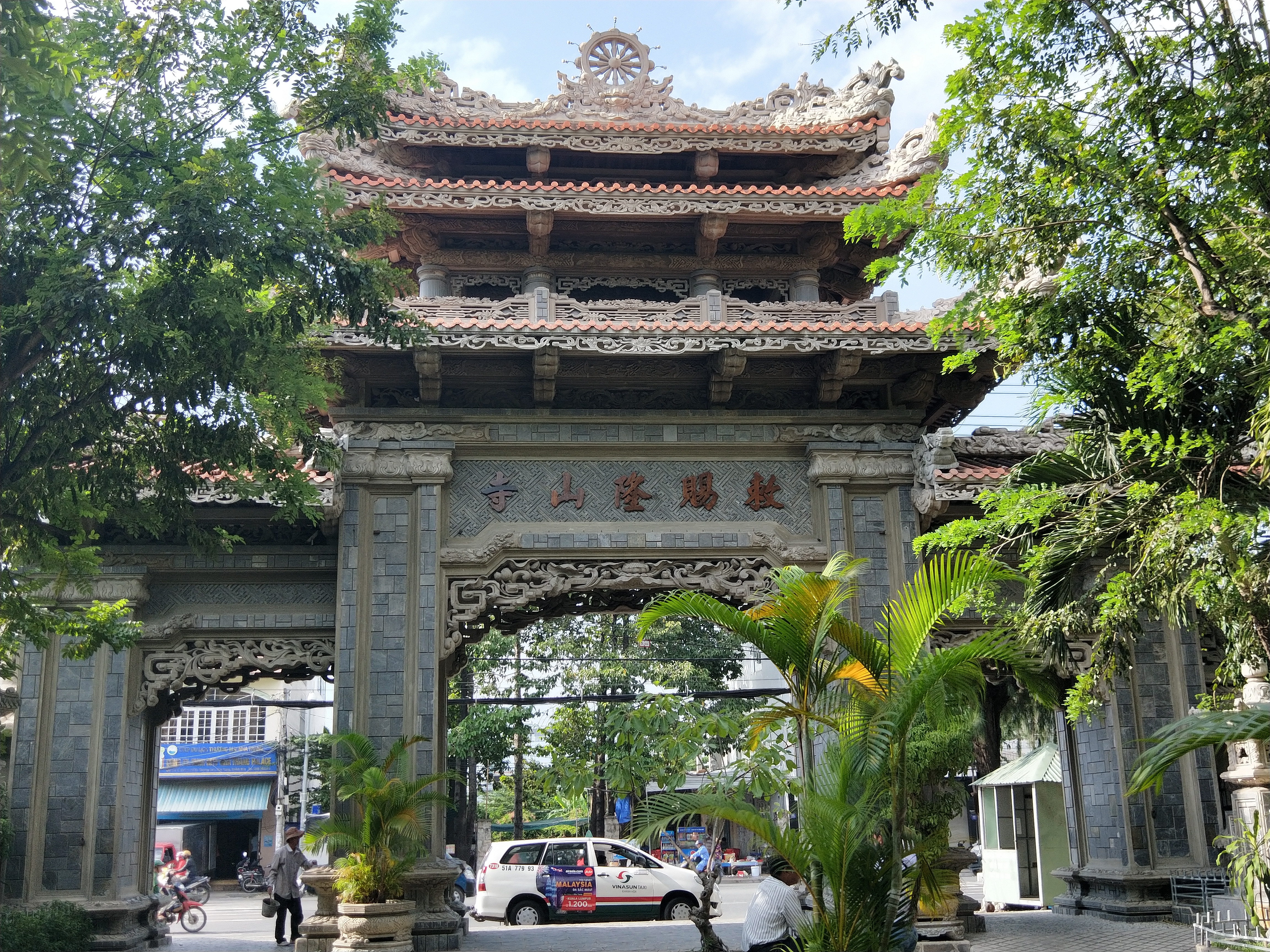 越南芽庄，海边好玩，却遇到不友好对待，要不要去越南？是个问题