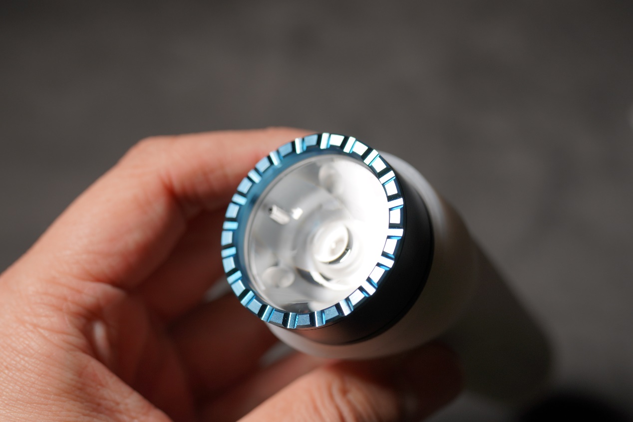 战术强光手电光源,战术型强光手电亮一下就不亮了