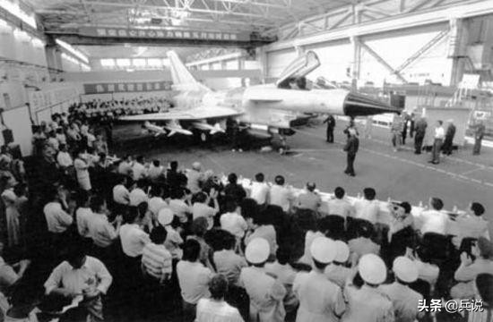 回顾歼10首飞：3秒钟，漏3滴油，总师宋文骢彻夜不眠