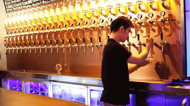 外国人喝中国精酿,外国人喝的真正的精酿