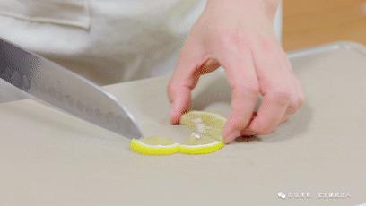 天再热也不要乱逼孩子喝水,天再热也别乱逼孩子喝水