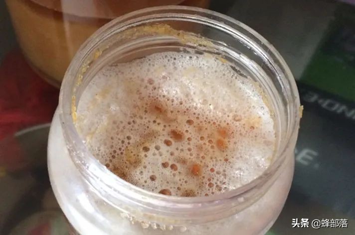 如何用矿泉水判断蜂蜜好坏,蜂蜜好不好吃