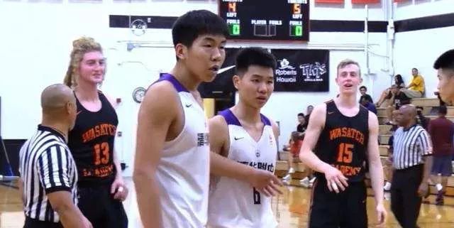 清华附中篮球砸头,耐高联赛清华附中男篮