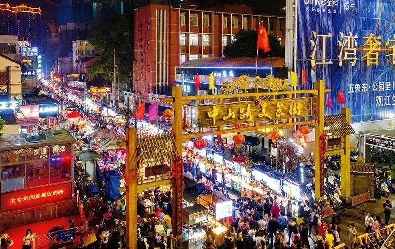 打卡本地人常去的10条美食街,长沙吃货必去的5条美食街推荐