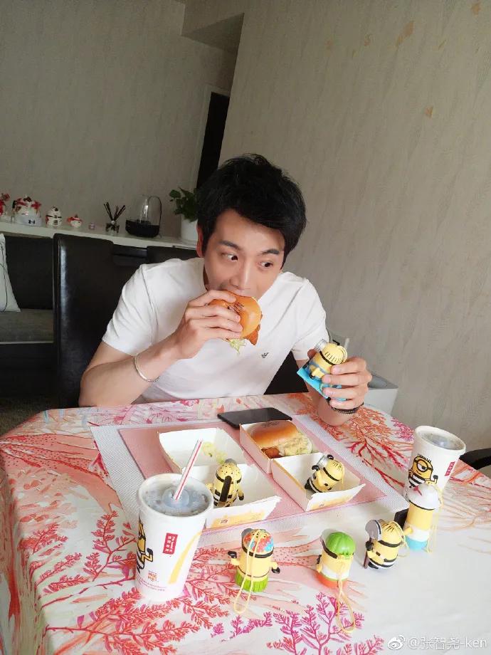 被称为香港第一帅哥,香港最隐藏富豪