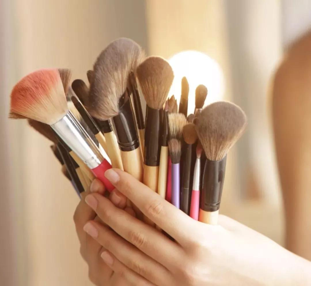 很脏的化妆刷清洁,不洗马桶用什么化妆刷好