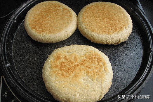 电饼铛烙饼总是很干什么原因,电饼铛烙饼不硬的窍门