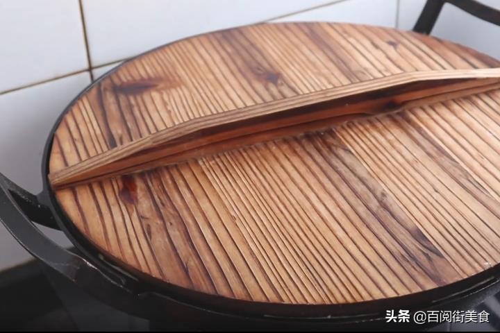 地锅鸡怎样做才好吃呢,正宗的地锅鸡做法教程