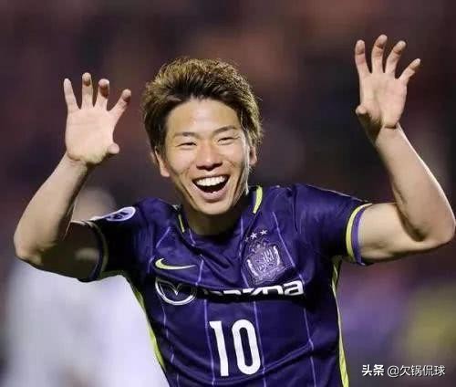 “只要在大赛成为优秀选手，你想买什么都行！”这就是人家的足球