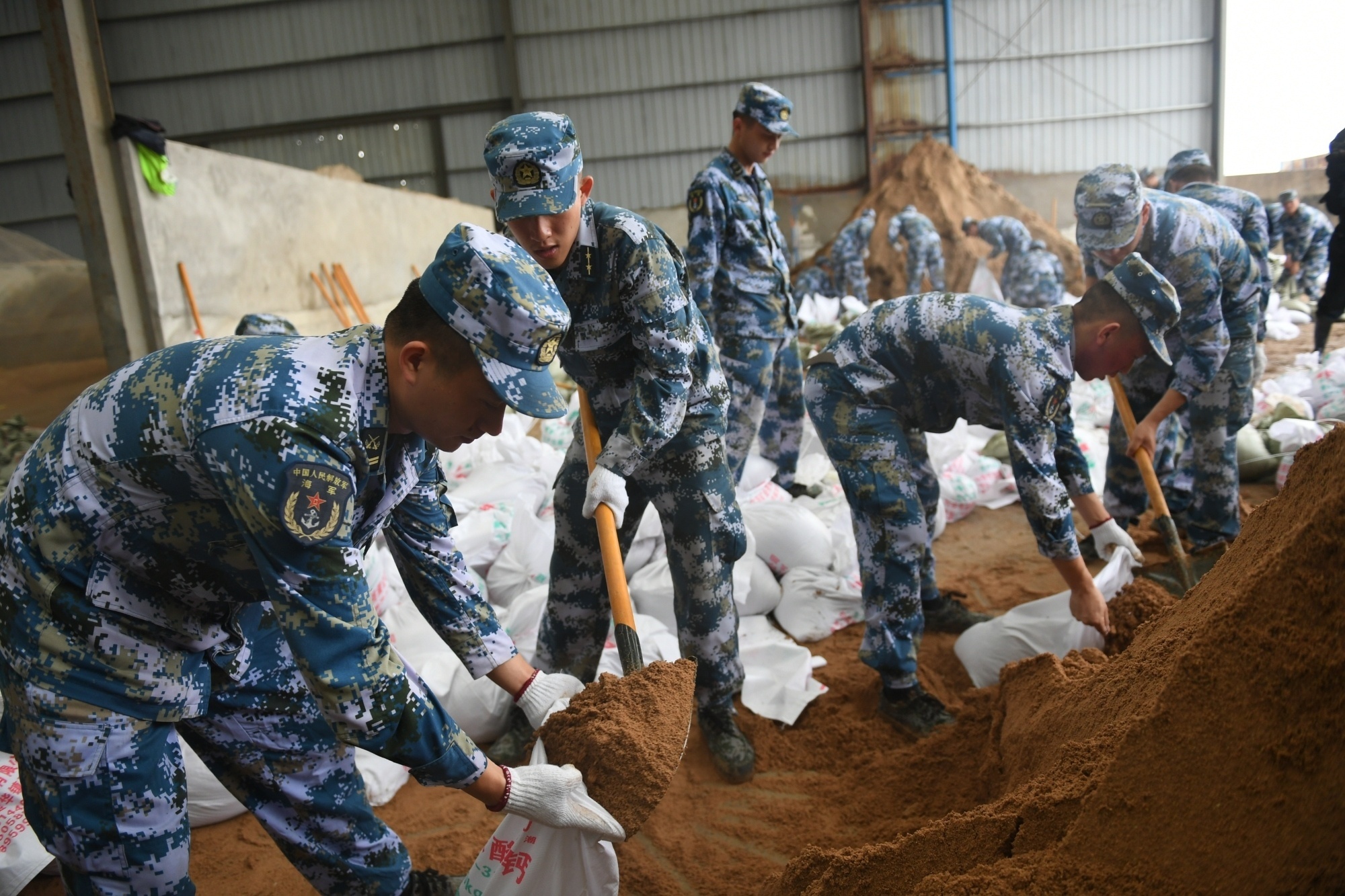 宁波逆行者回家,宁波风雨中的逆行者
