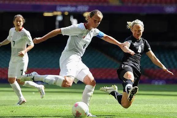 足球运动员赛场准备阶段的压迫感,足球运动员比赛完怎么放松