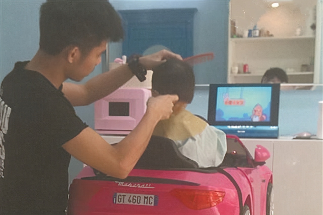 孩子非常抗拒理发怎么引导,怎么能让孩子不害怕理发