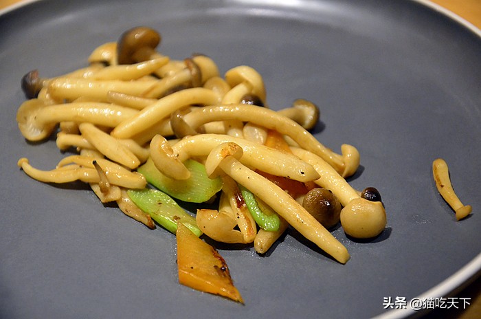 高温天气宅家不无聊,高温暴雨都挡不住人们游玩的步伐