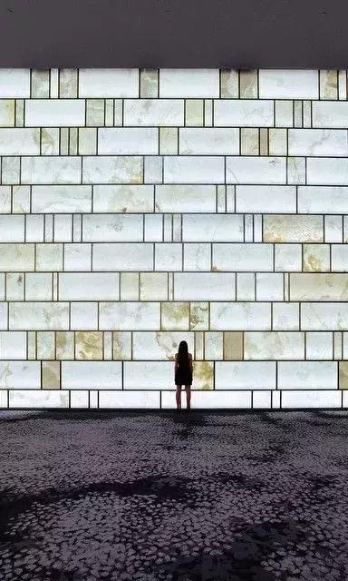 每日课堂|苹果零售店，超薄“透光石”如何成为黑科技玩法？