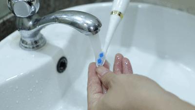 每秒振动1.5万次以下,一分钟震动10万次的牙刷