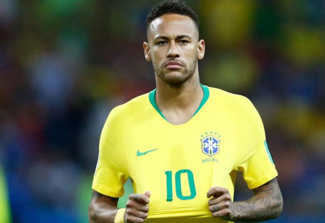 回顾梅西和c罗的前4届世界杯,拥有世界杯冠军的梅西对比c罗