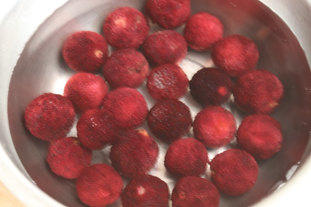 清洗杨梅是放淀粉还是面粉,清洗杨梅用什么碱