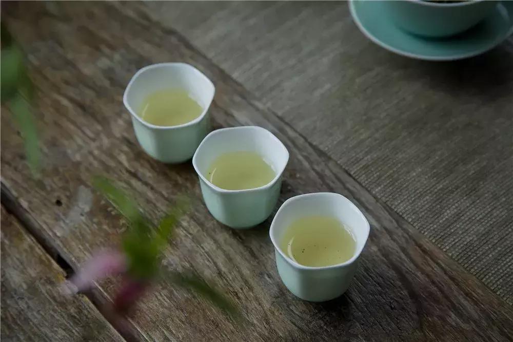 买茶要不要问这是不是新茶,去买茶的时候如何辨别新茶好茶