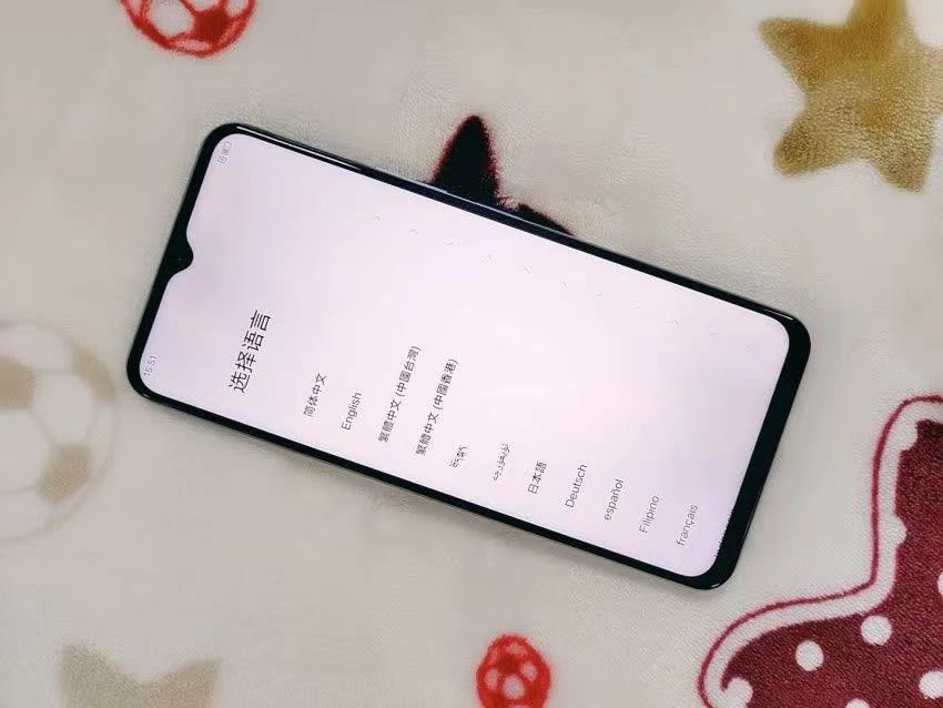 vivo新款手机6.78英寸屏幕44w闪充,最近新出的vivo的配置及价格