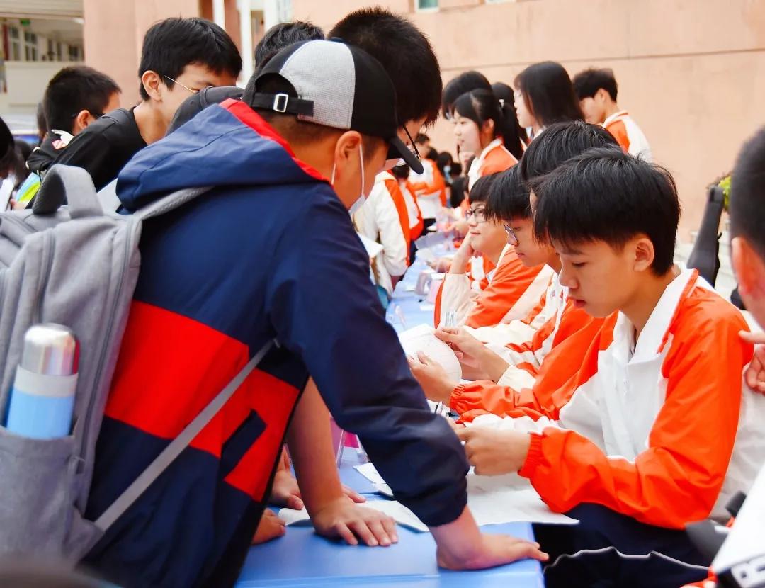 社团纳新活动落下帷幕,社团纳新吹响青春集结号