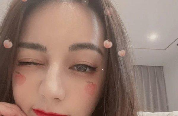 迪丽热巴上线自拍照,迪丽热巴浓颜系怼脸拍