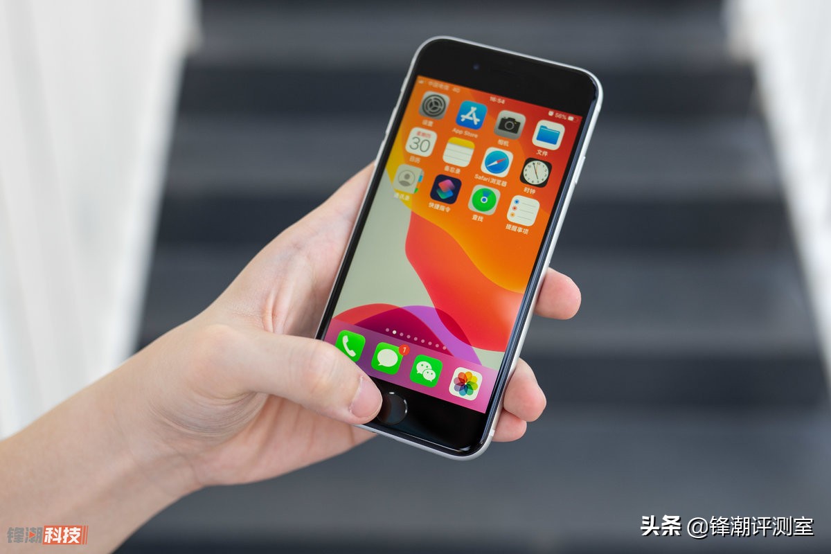 iphonese升级ios15续航怎么样,iphonese深度评测手机性价比