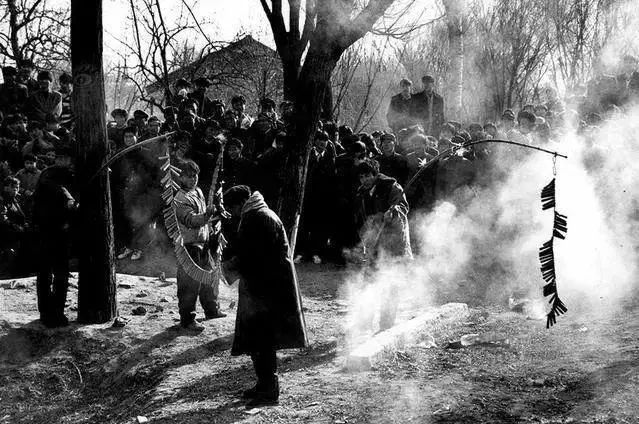 九张反映过年气氛的照片,百张罕见的过年老照片这才是年味