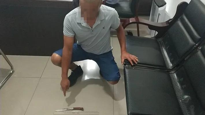 刀和钢管都拿出来了~泸州2名司机当街干架！视频曝光~