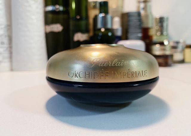 “千元级”面霜评比：莱伯妮零缺点，HR黑绷带修复强，娇兰闭眼入