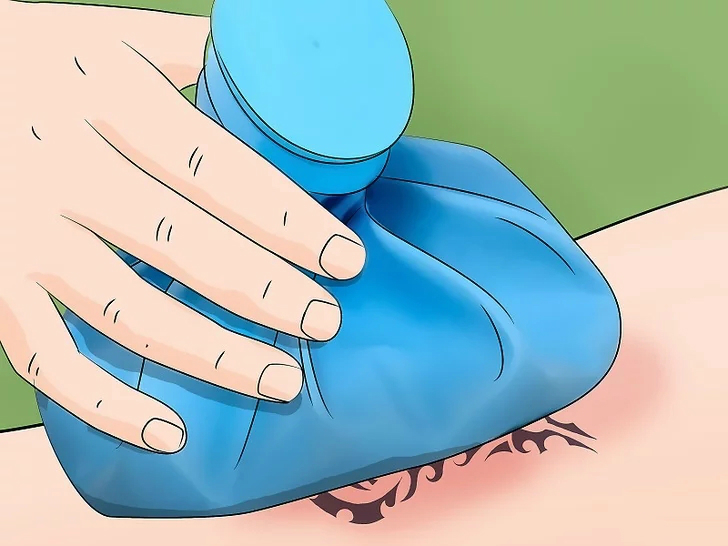 怎么护理洗纹身后的疤,如何保养刚纹的纹身