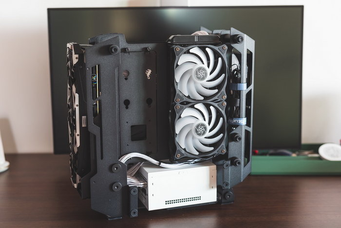 圣诞节前装一台白色的ITX性能钢炮游戏主机