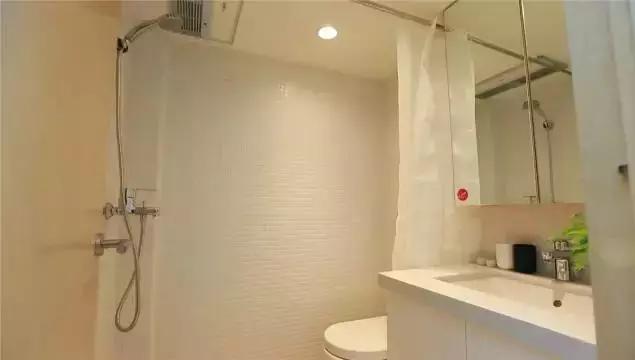 北京40㎡夹缝学区房挤下6口人，准备生二胎，女婿只能睡折叠床