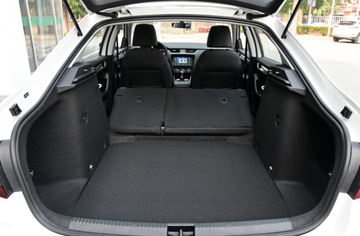 同重量的轿车和suv哪个省油,15万买强实力家用车买这4款准没错