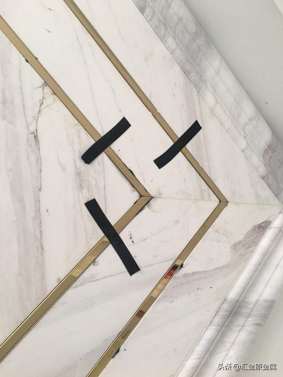 金属背景墙装修效果图,金属线条电视背景墙效果图