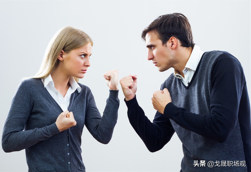 不讨领导喜欢你该怎么做,不受领导喜欢同事排挤你怎么办