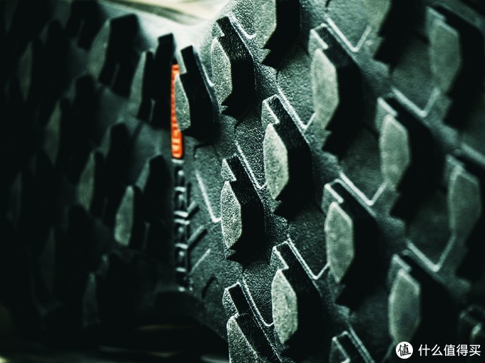 阿迪达斯耐磨实战篮球鞋灰蓝开箱,阿迪达斯新出的boost球鞋