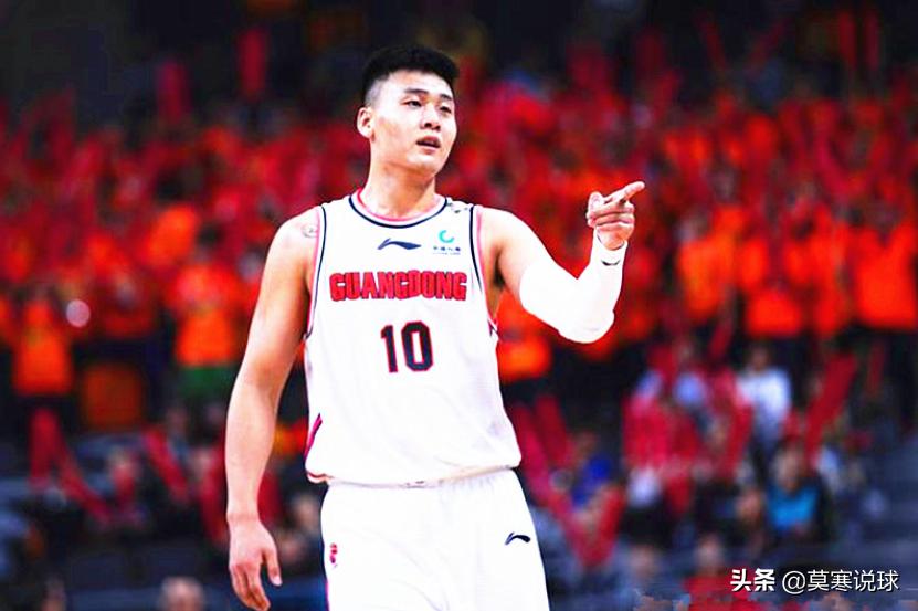 胡明轩vs广州队飙三分,广东队胡明轩和徐杰单挑