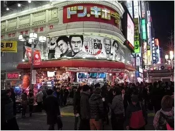 服了！这家又杂又乱又挤的杂货店年入569亿连开334家