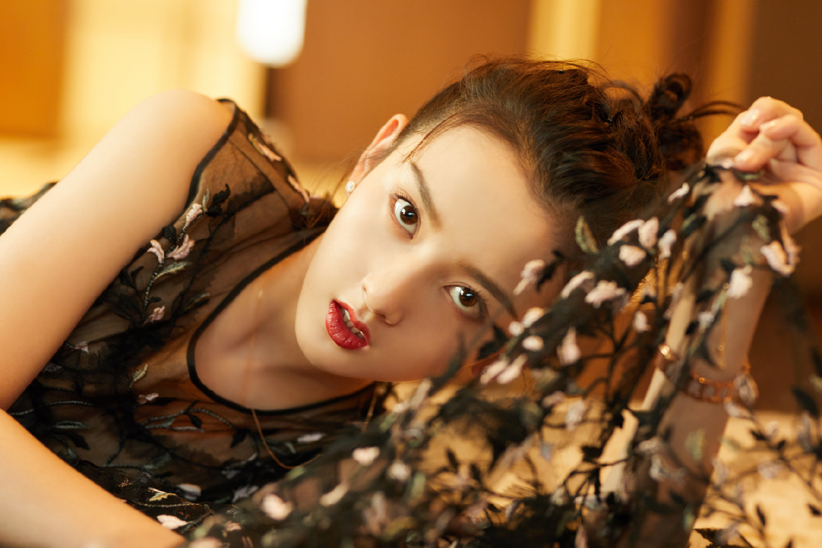 宋祖儿gucci大秀内场,宋祖儿欧洲宫廷造型