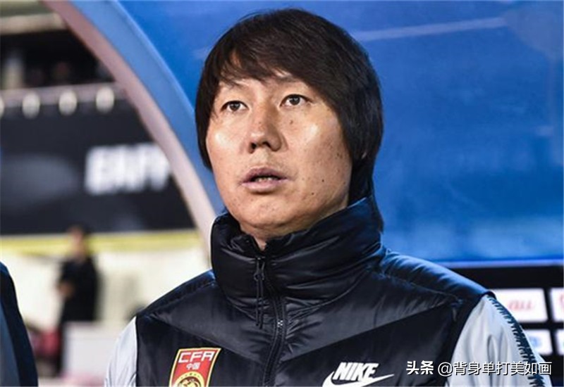 国足0-1日本遭两连败李铁发布会,国足0-2输给日本李铁接受采访