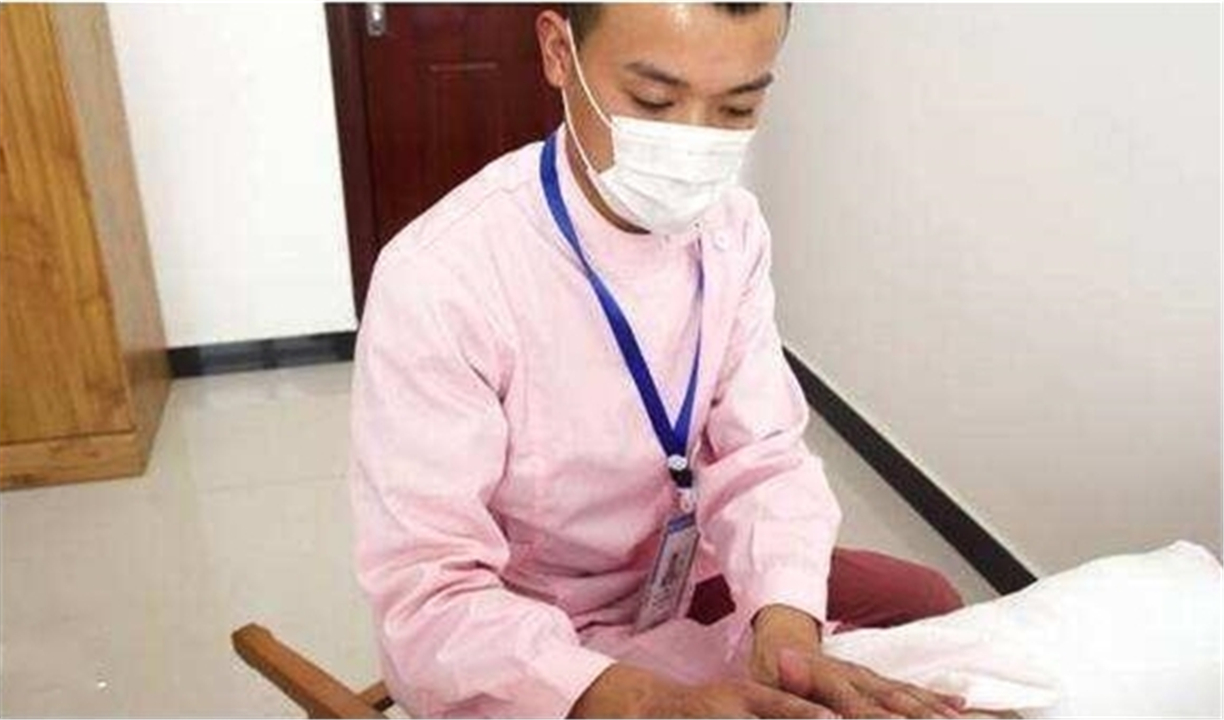 做催乳师一个月挣多少钱,90后小伙做催乳师