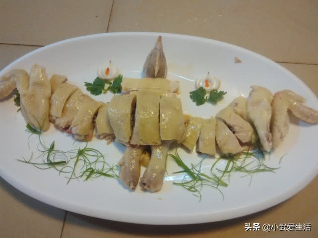 在广东餐厅吃到没熟的白切鸡，别急着找老板理论，不然会闹出笑话