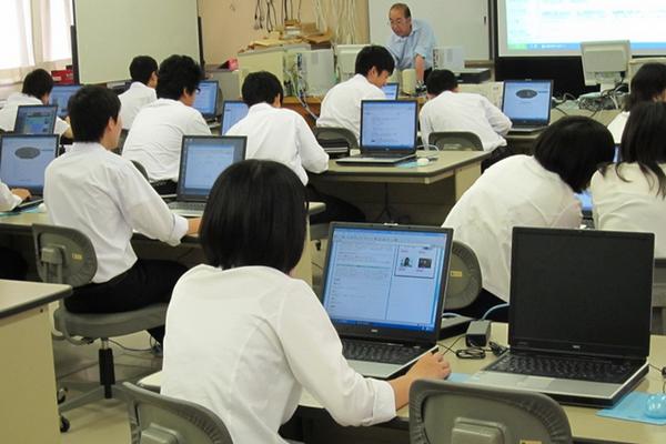 最吃香的四大金饭碗专业,专科十大热门专业工资高