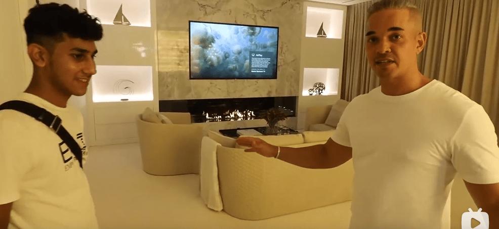 迪拜小哥豪宅,迪拜土豪哥卖劳斯莱斯