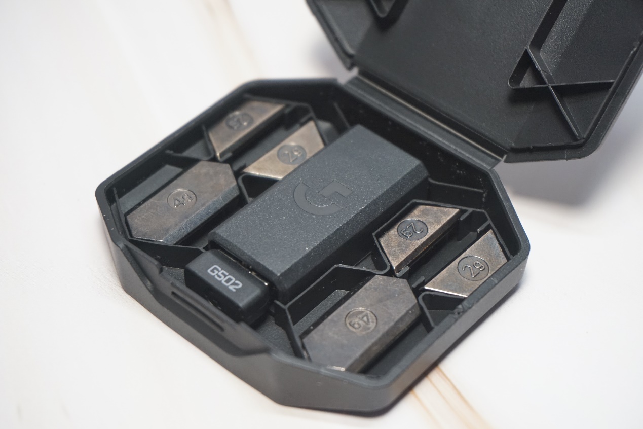 为什么普通鼠标比罗技g502还好用,罗技鼠标g502g402g304哪个顺手