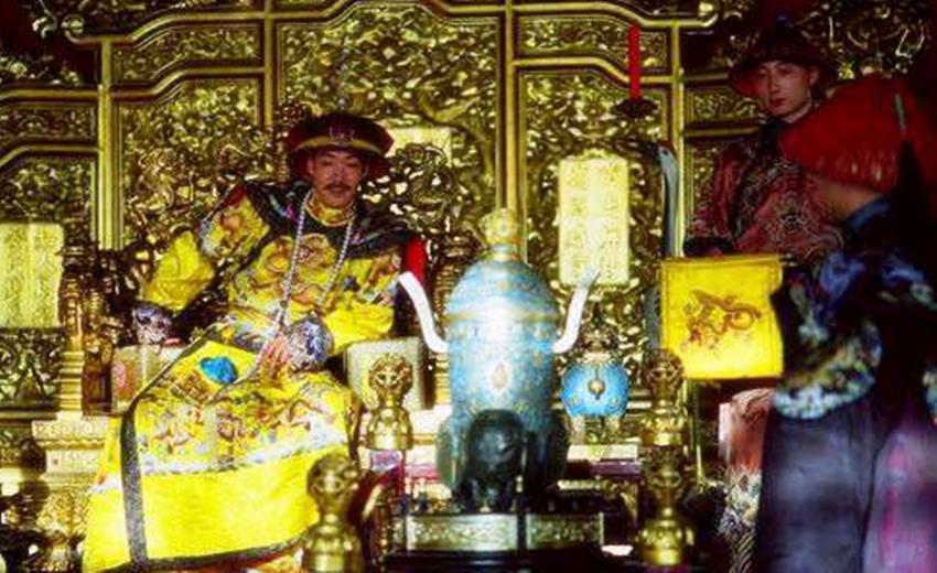 嘉庆皇帝是“昏君”吗？为国操劳了一生，最终却是一个“失败者”